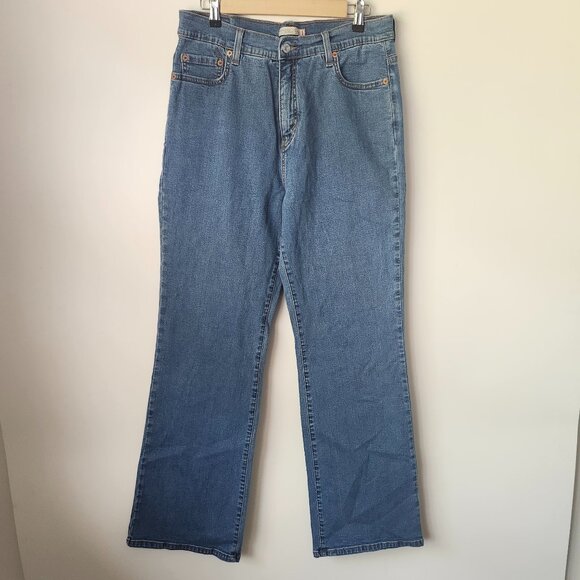 Levi’s 512 Perfectly Slimming Bootcut Jeans Women’s Size 16M Medium Wash - Picture 1 of 4